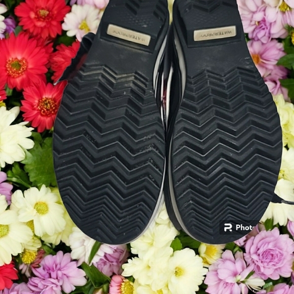 Sorel woman's size 7 in black and red flannel fur lined with thick rubber bottom - Picture 2 of 6